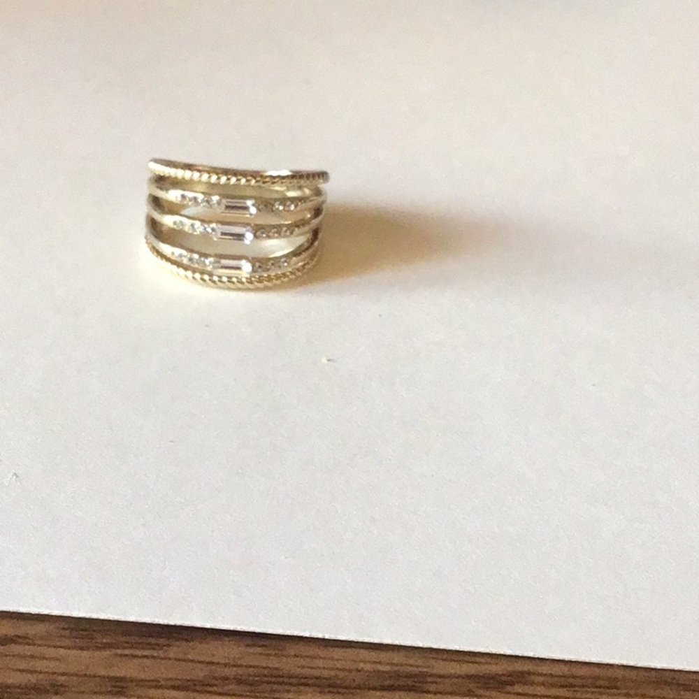 Beautiful stack designed ring - Picture 5 of 11
